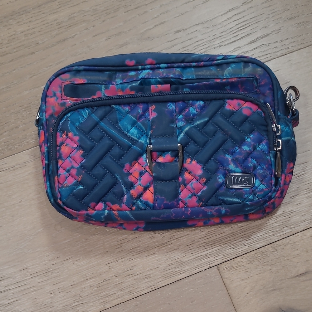 EUC lug Carousel Floral Crossbody Bag Women's Small Quilted Travel Purse